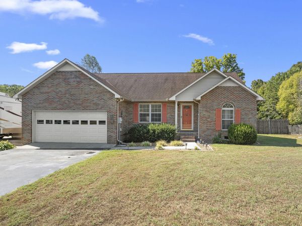 395 Overlook Cir , Tullahoma, TN 37388