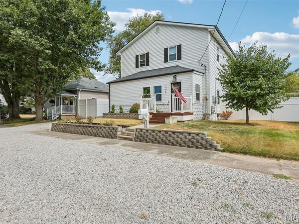 1320 N Monroe Street, Litchfield, IL 62056