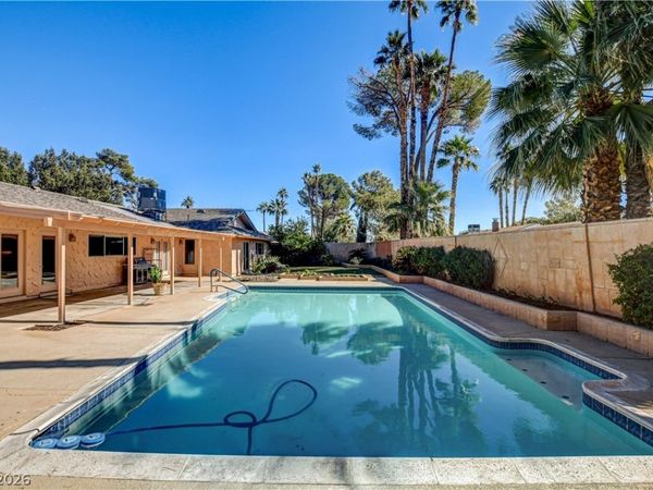 3753 Meadowcrest Drive , Las Vegas, NV 89121