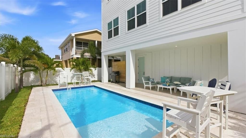 129 Pearl St , Fort Myers Beach, FL 33931 Photo