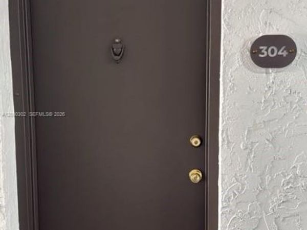 5221 Geneva Way , Unit 304, Doral, FL 33166