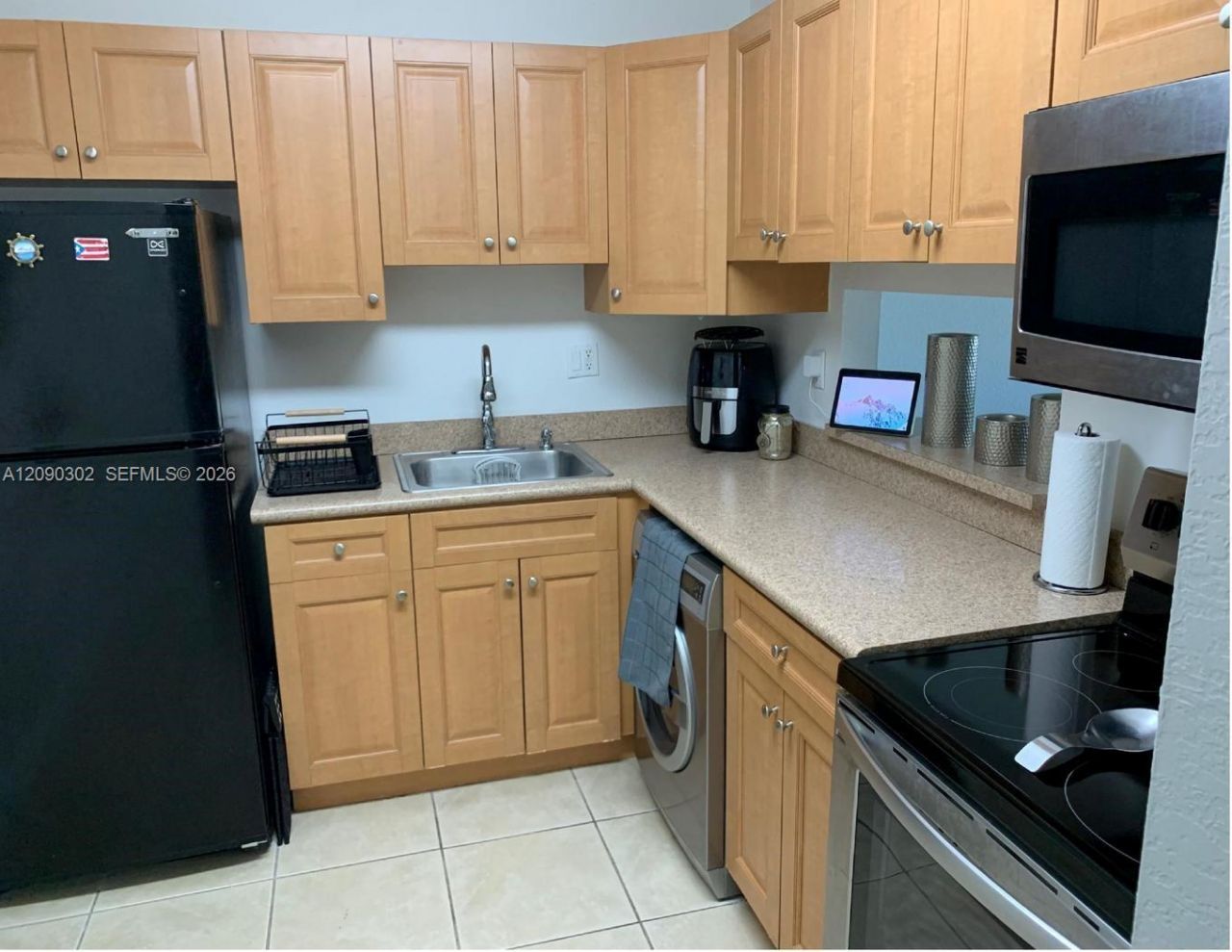 5221 Geneva Way , Unit 304, Doral, FL 33166 Photo