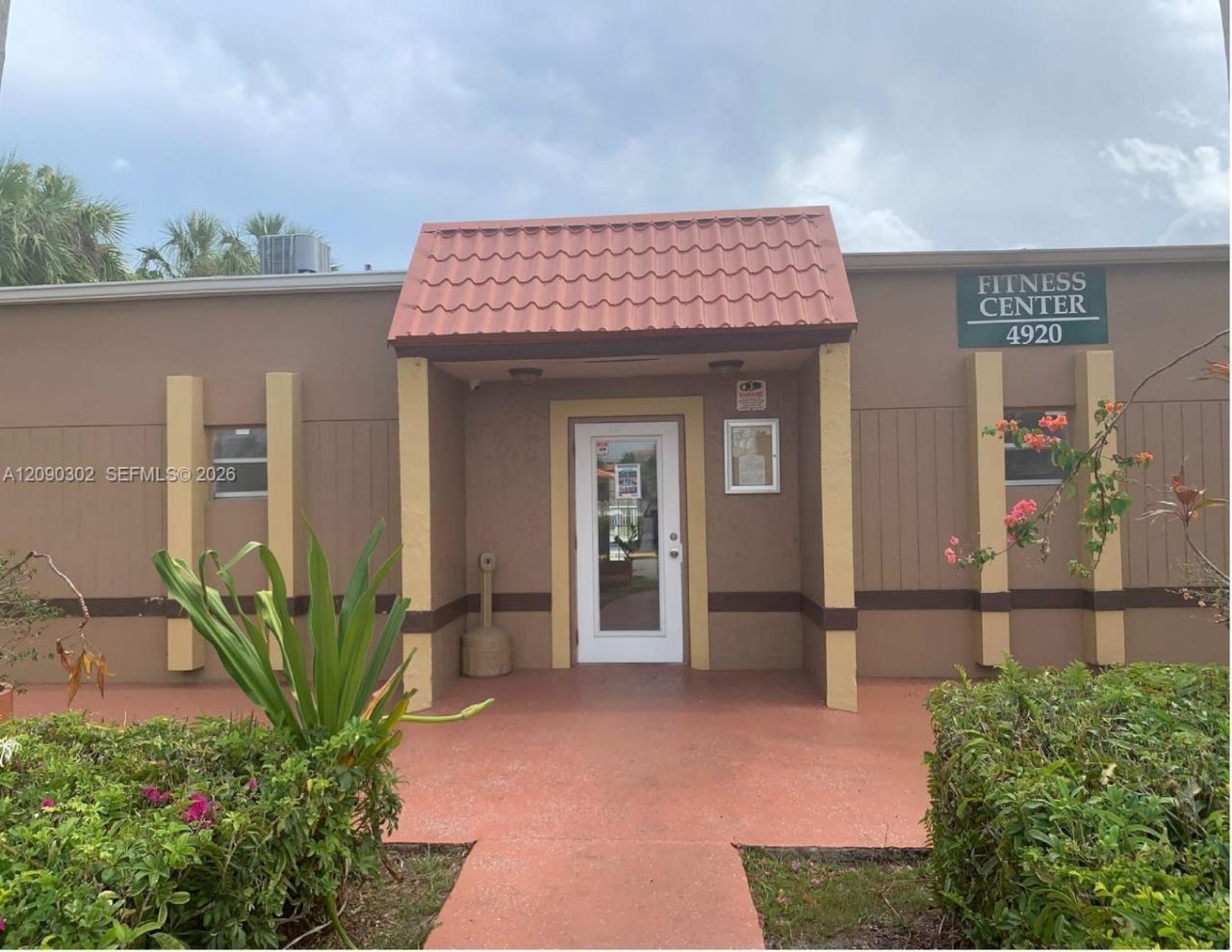 5221 Geneva Way , Unit 304, Doral, FL 33166 Photo