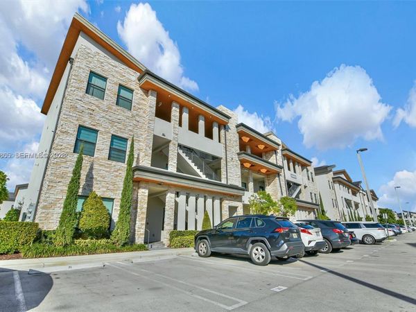 7805 NW 104th Ave , Unit 32, Doral, FL 33178