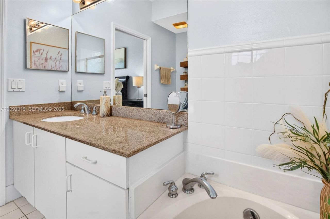 2501 E Aragon Blvd, Unit 1, Sunrise, FL 33313 Photo