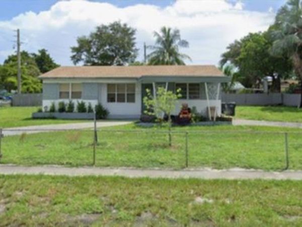 831 N 72nd Way , Hollywood, FL 33024