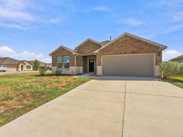 1449 Parkwood, Seguin, TX 78155