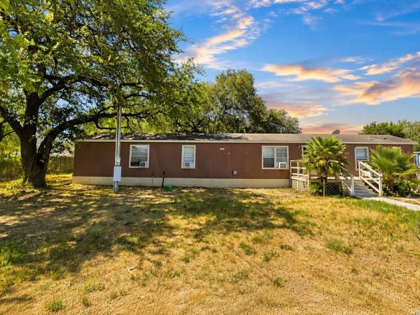 4811 Lost Hills, Elmendorf, TX 78112