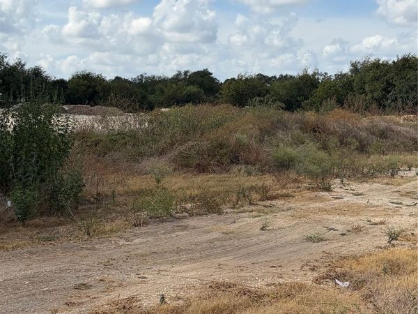 179 Evangeline LN, Hutto, TX 78634