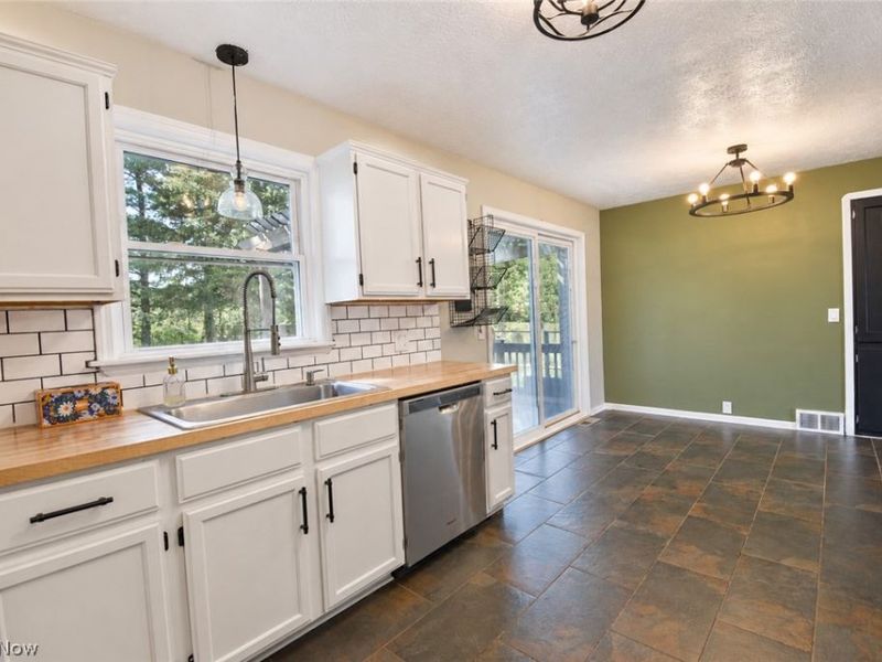 11924 Abbey Road, North Royalton, OH 44133 Photo 10