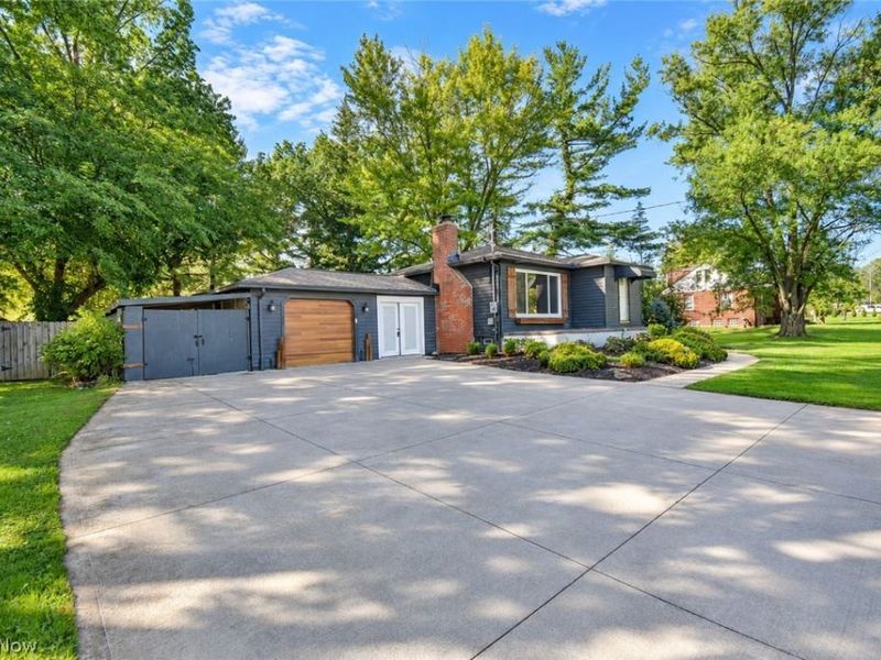 11924 Abbey Road, North Royalton, OH 44133 Photo 2