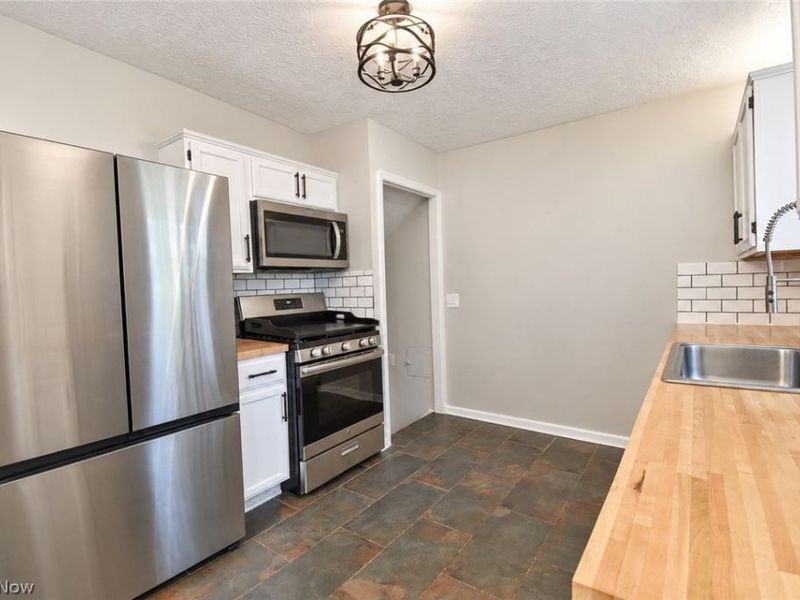 11924 Abbey Road, North Royalton, OH 44133 Photo 8