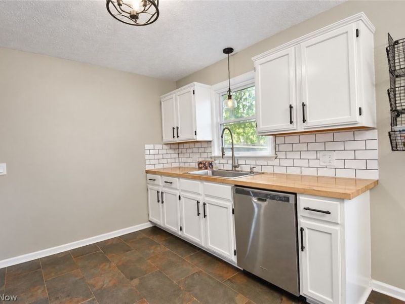 11924 Abbey Road, North Royalton, OH 44133 Photo 9