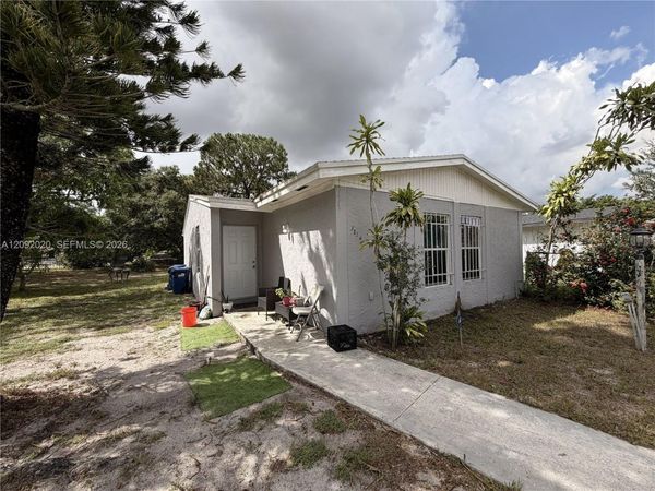 3814 NW 213th St , Miami Gardens, FL 33055