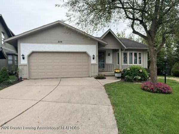 226 E Chester Drive, Grand Ledge, MI 48837