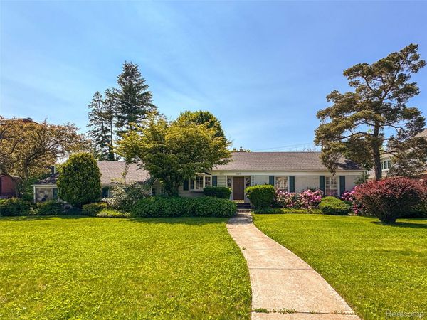 1325 Pilgrim Avenue , Birmingham, Mi 48009