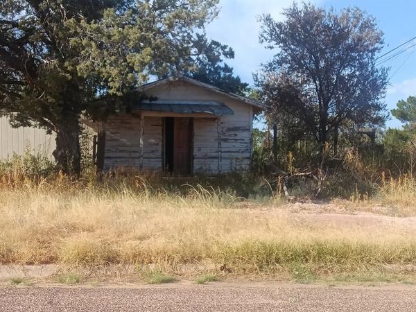 1610 S 5th Street , Tahoka, TX 79373