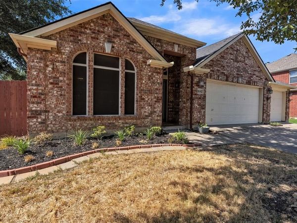 8102 Mansanillo Court, Arlington, TX 76002