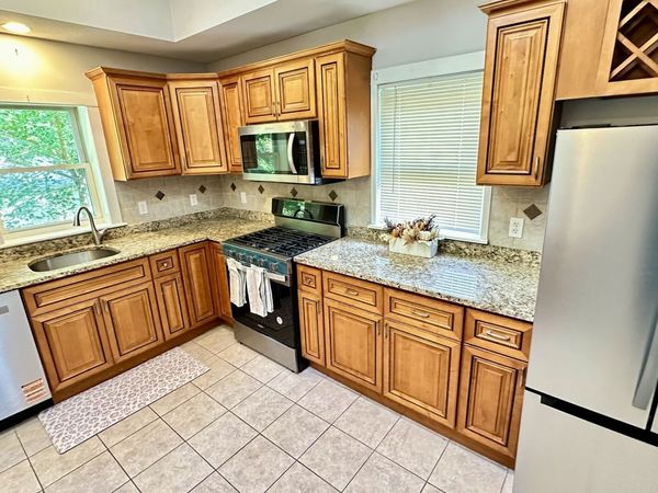 12 Madison St, Taunton, MA 02780