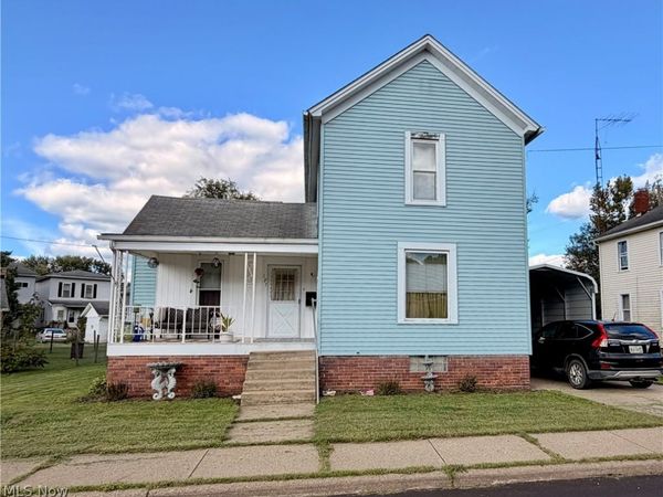 127 Deersville Avenue , Uhrichsville, OH 44683