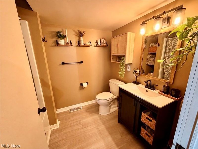 127 Deersville Avenue, Uhrichsville, OH 44683 Photo 8