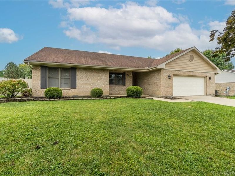 3334 Magnolia Drive, Troy, OH 45373 Photo 2