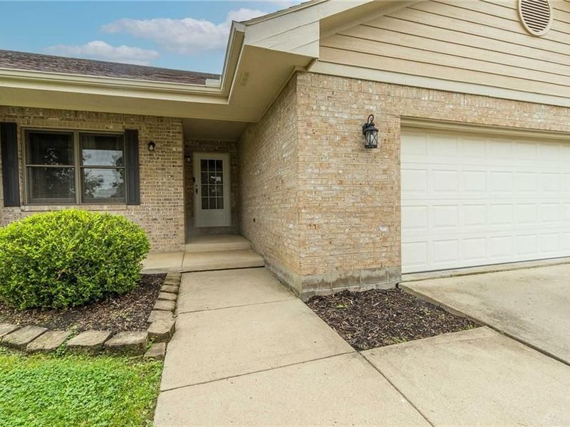 3334 Magnolia Drive, Troy, OH 45373 Photo 3