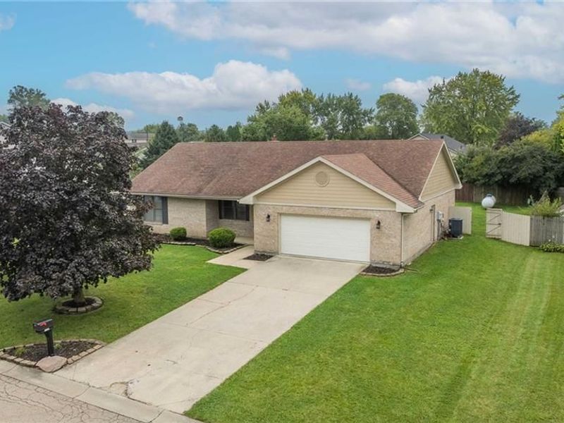 3334 Magnolia Drive, Troy, OH 45373 Photo 4