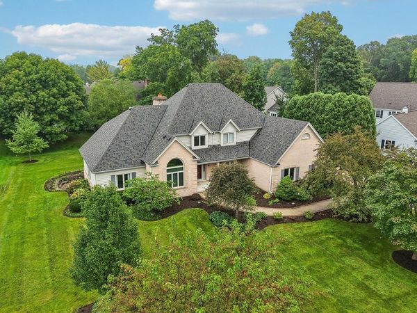 3590 Nassau DRIVE, Brookfield, WI 53045
