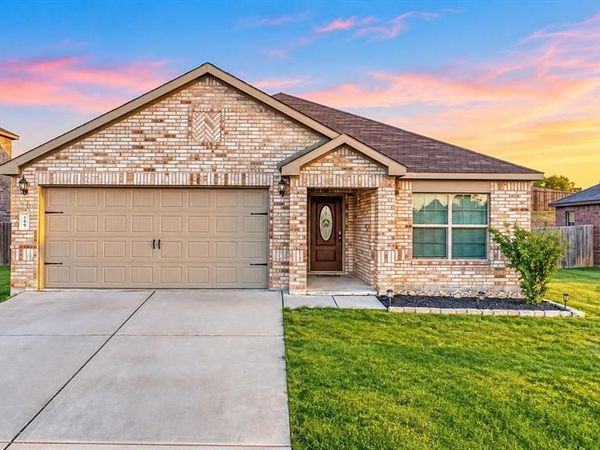 119 Barbwire Way , Newark, TX 76071