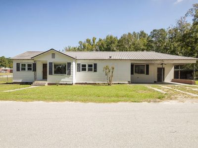 402 New Street, Smoaks, SC 29481