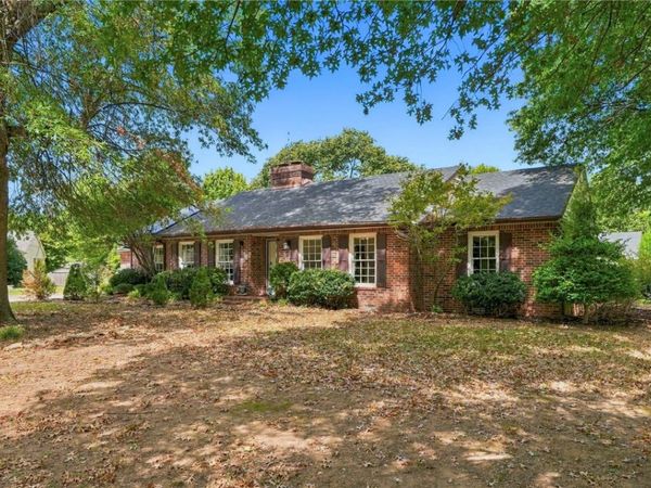 1370 E Wimbledon Place , Fayetteville, AR 72703