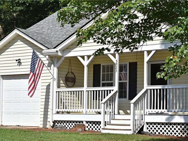 5923 Carter Street , Lula, GA 30554