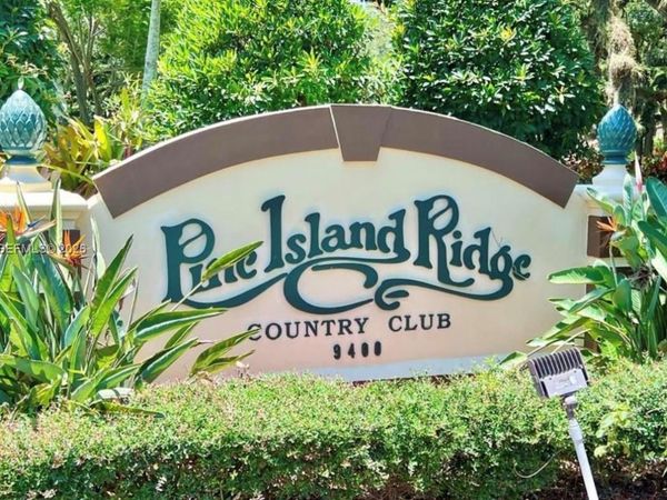 9340 Lagoon Pl , Unit 205, Davie, FL 33324