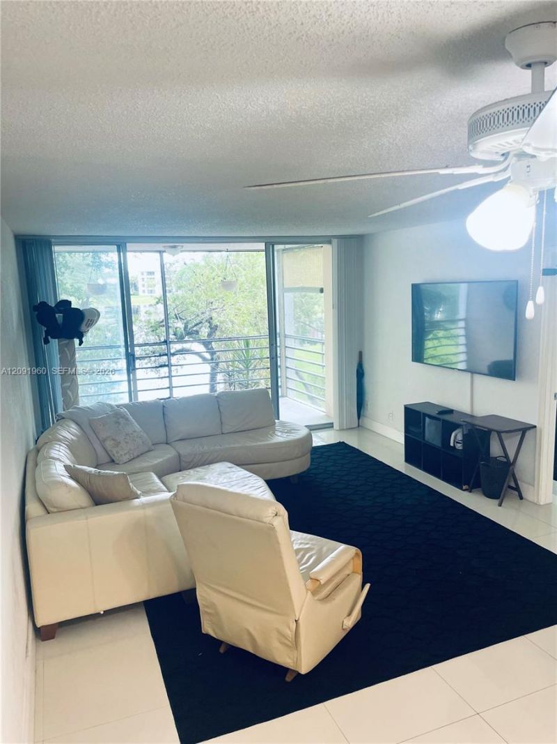 9340 Lagoon Pl , Unit 205, Davie, FL 33324 Photo