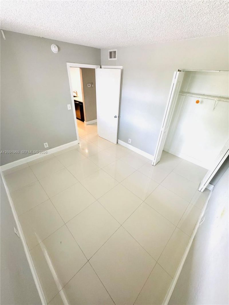 9340 Lagoon Pl , Unit 205, Davie, FL 33324 Photo