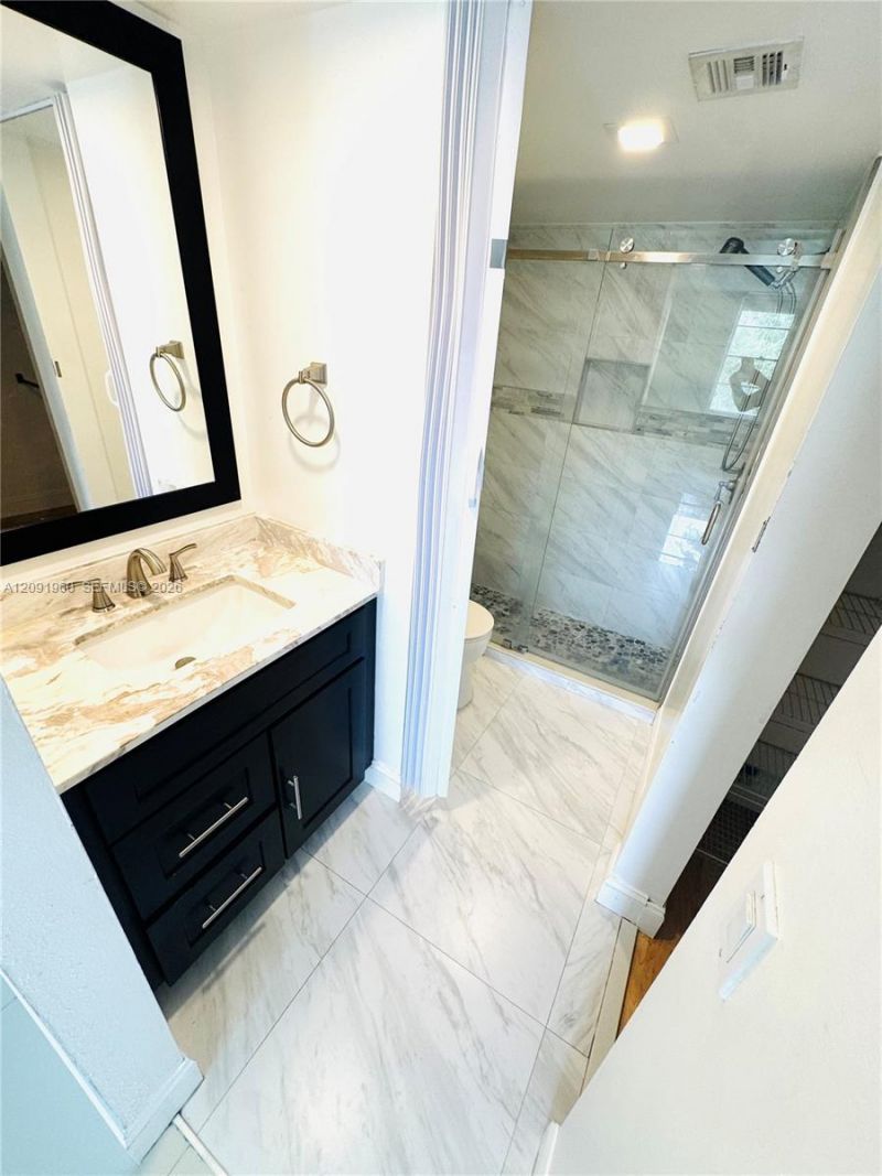9340 Lagoon Pl , Unit 205, Davie, FL 33324 Photo