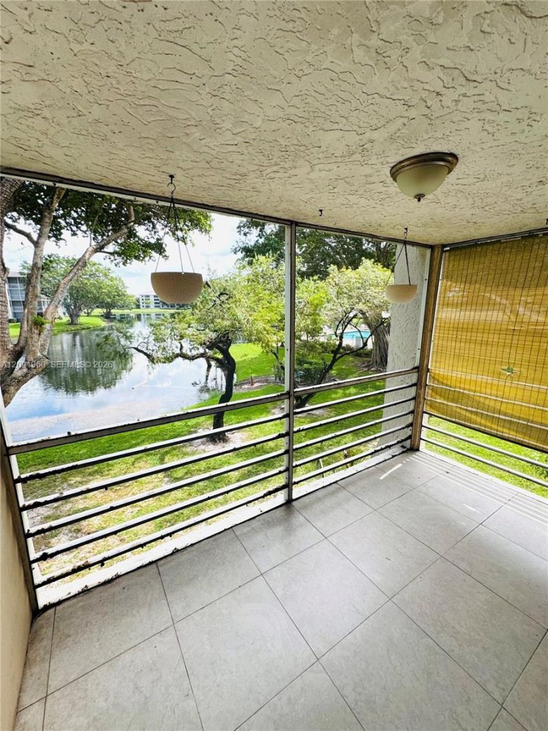 9340 Lagoon Pl , Unit 205, Davie, FL 33324 Photo