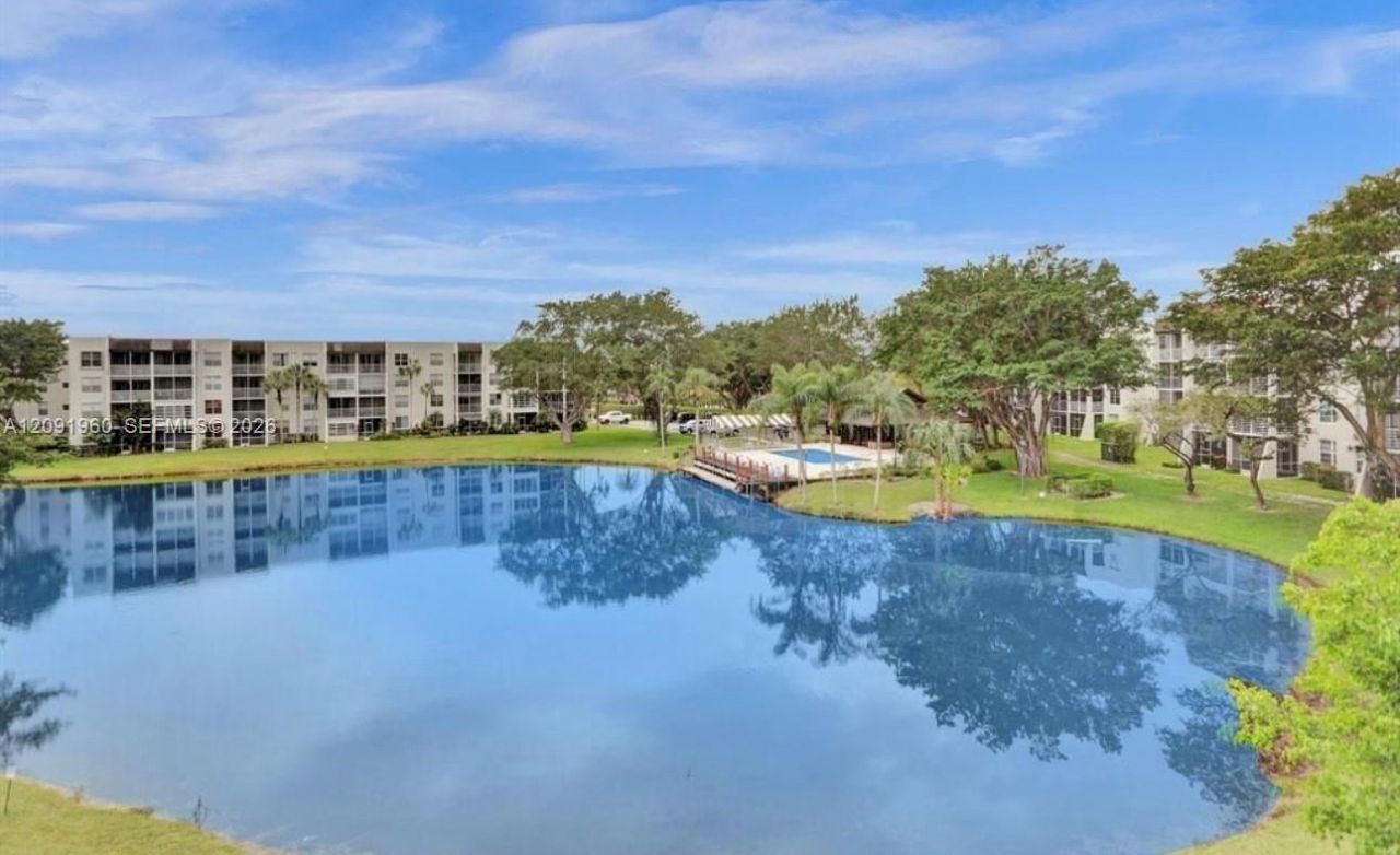 9340 Lagoon Pl , Unit 205, Davie, FL 33324 Photo