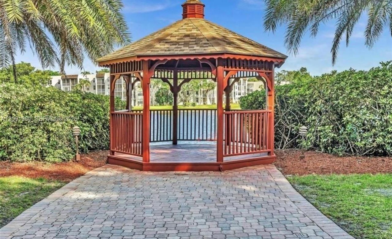 9340 Lagoon Pl , Unit 205, Davie, FL 33324 Photo