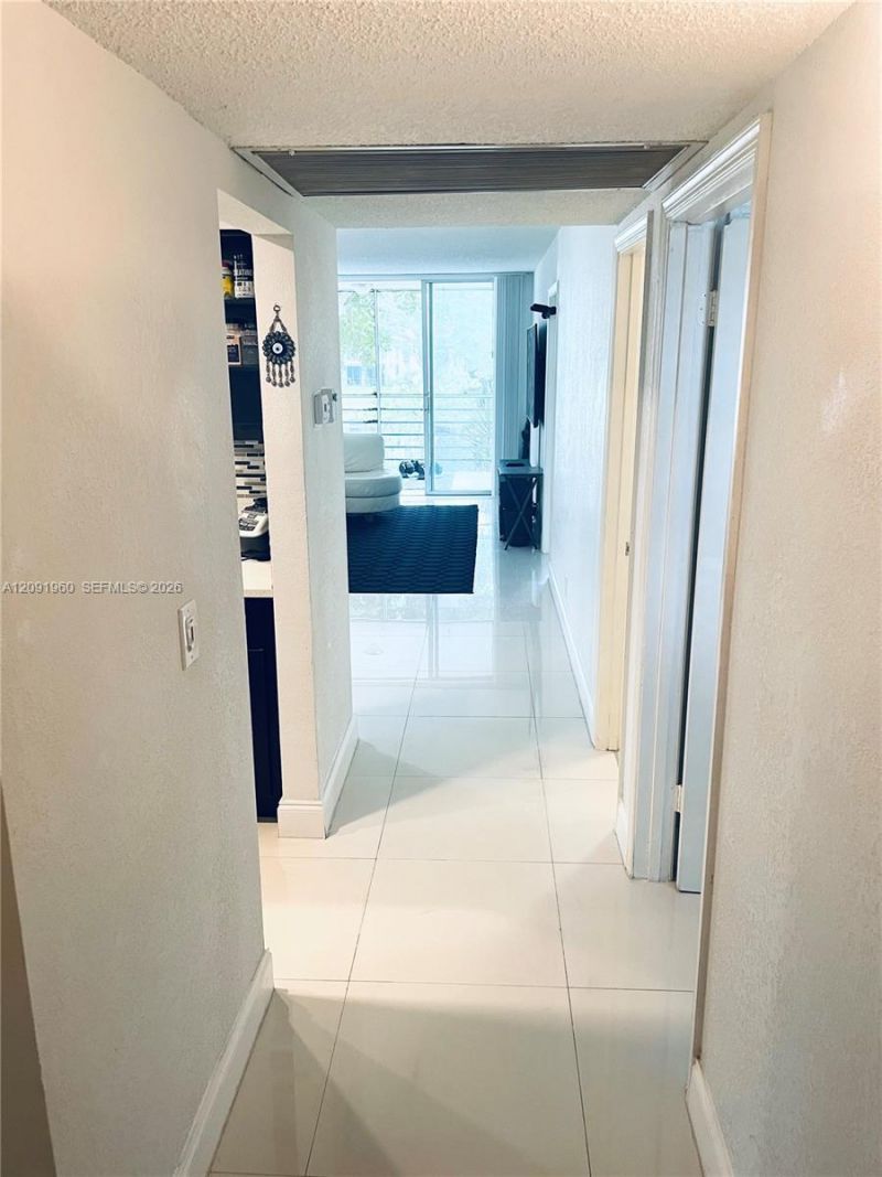 9340 Lagoon Pl , Unit 205, Davie, FL 33324 Photo