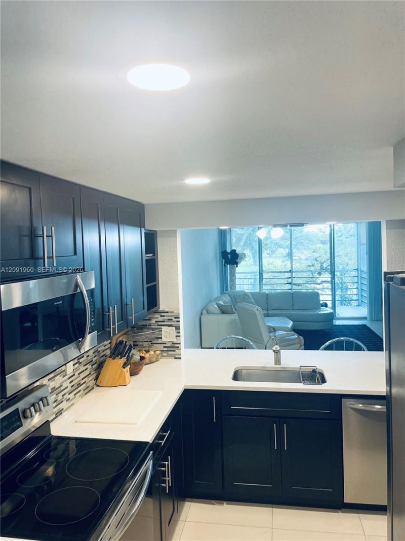 9340 Lagoon Pl , Unit 205, Davie, FL 33324 Photo