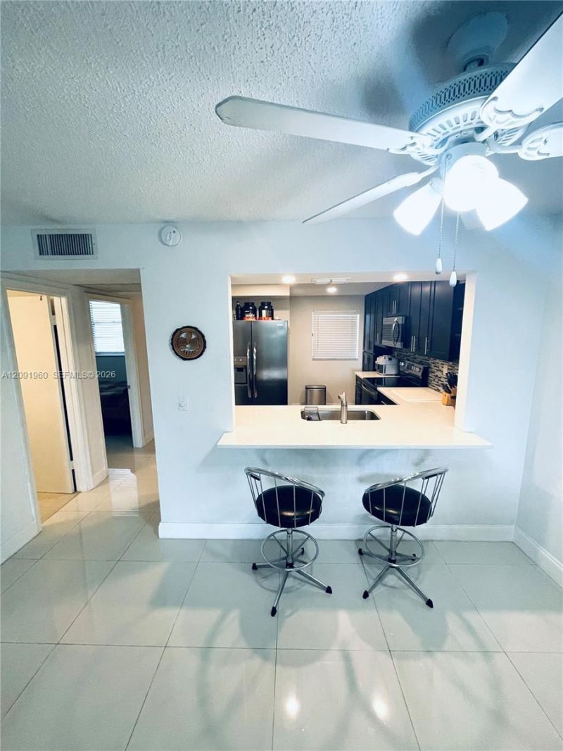 9340 Lagoon Pl , Unit 205, Davie, FL 33324 Photo