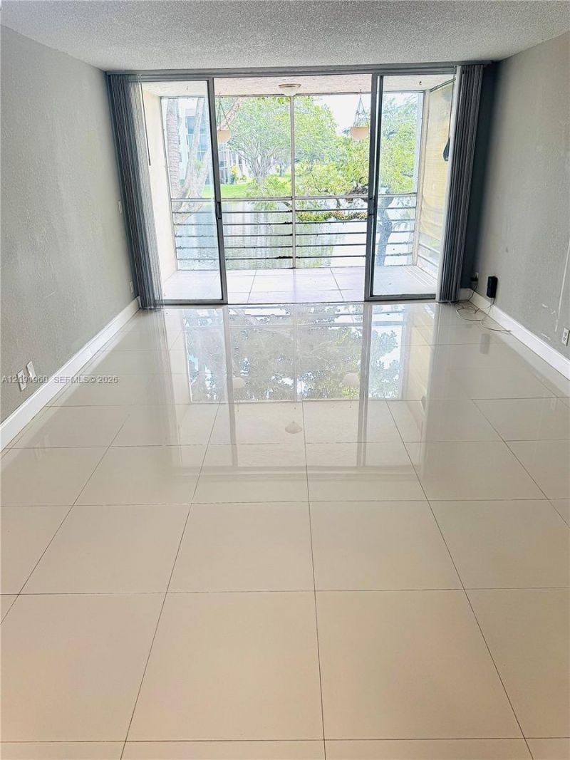 9340 Lagoon Pl , Unit 205, Davie, FL 33324 Photo
