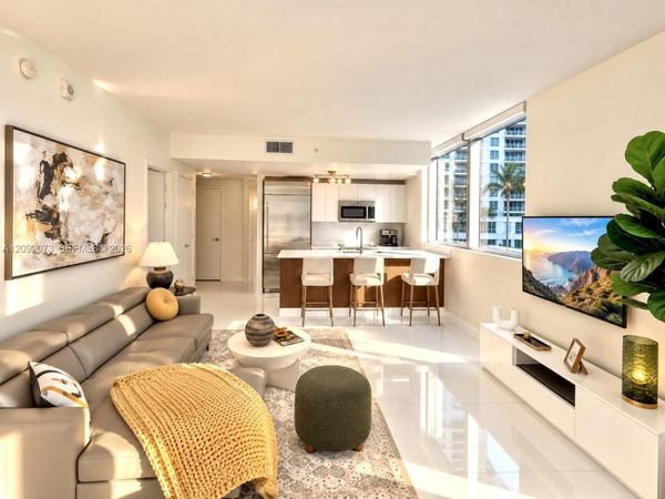 1300 Brickell Bay Dr, Unit 801, Miami, FL 33131