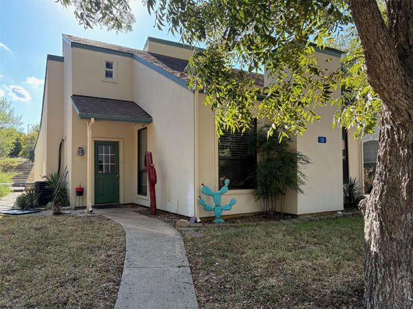 10 Townhouse CIR, Wimberley, TX 78676