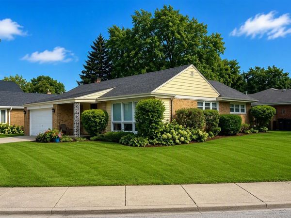 6185 N Keating Avenue, Chicago, IL 60646