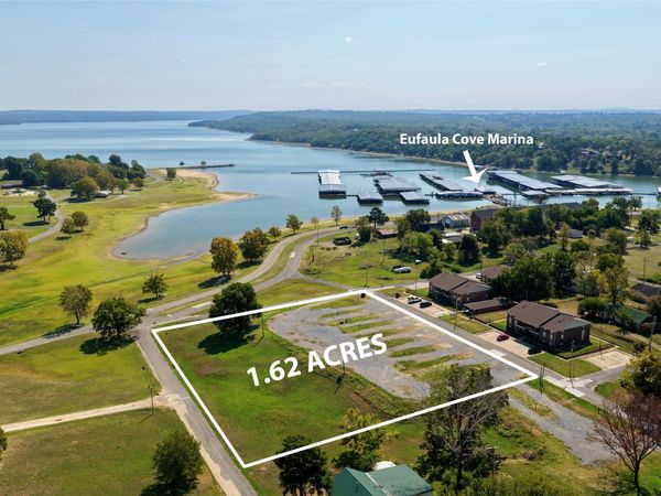 305 J.C. Watts Jr. Avenue , Eufaula, OK 74432