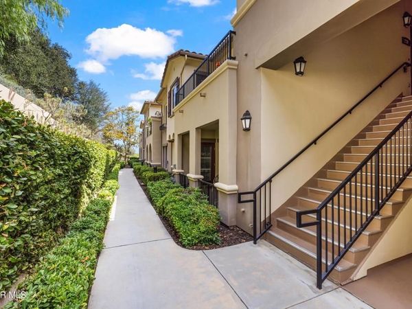 493 Country Club Drive, Unit 228, Simi Valley, CA 93065