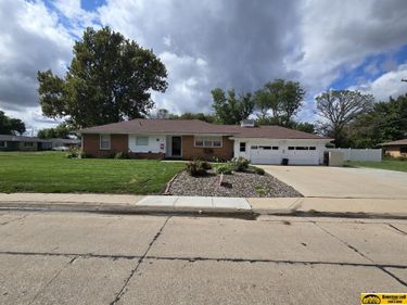 409 N 21 Street, Beatrice, NE 68310